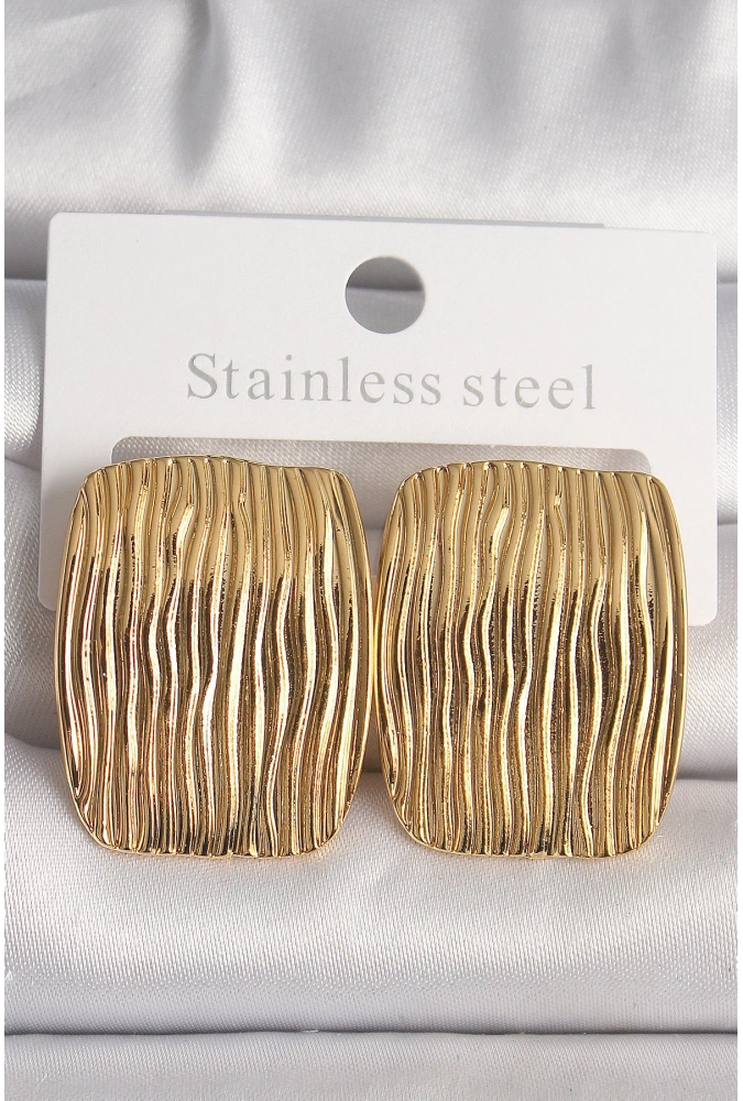 Shoecide Pirinç Gold Renk İşlemeli Kare Plaka Model Kadın Küpe