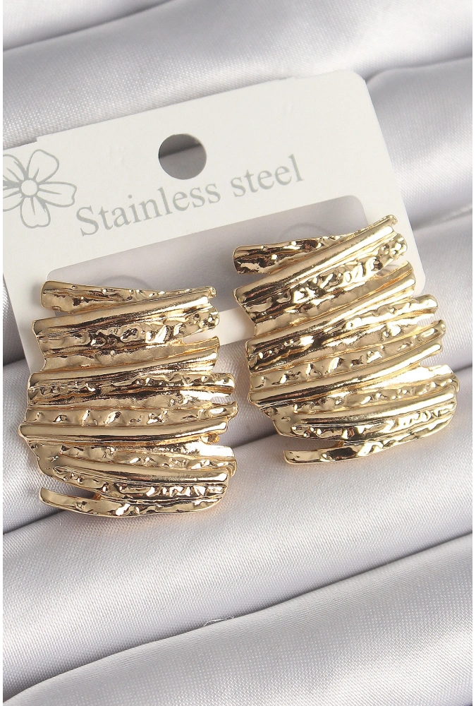 Shoecide Pirinç Gold Renk İşlemeli Kare Plaka Model Kadın Küpe