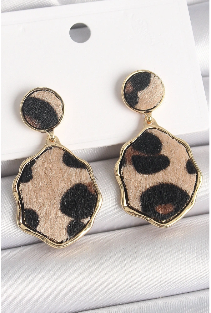 Shoecide Pirinç Gold Renk Sallantı Leopar Desen Plaka Model Kadın Küpe