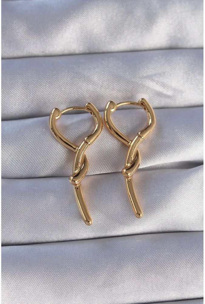 Shoecide Pirinç Gold Renk Sarmal Çubuk Tasarımlı Uzun Küpe