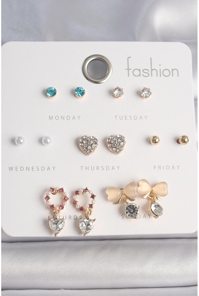 Shoecide Pirinç Gold Renk Zirkon Taşlı Kalp Beyaz Mineli Fiyonk Figür 7 Çift Kadın Küpe Seti