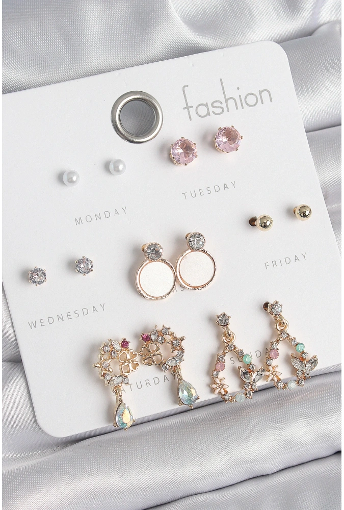 Shoecide Pirinç Gold Renk Zirkon Taşlı Sallantı Damla Figür Beyaz Mine Detay 7 Çift Kadın Küpe Seti