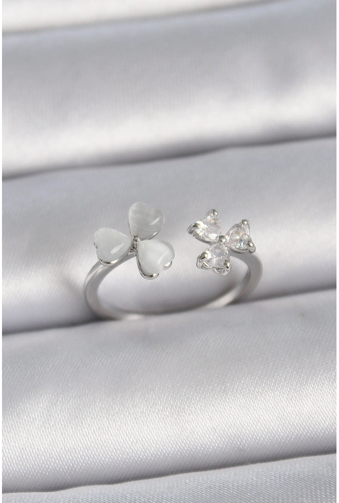 Shoecide Pirinç Gümüş Renk Ayarlanabilir Zirkon Taşlı Beyaz Mineli Kalp Model Kadın Yüzük