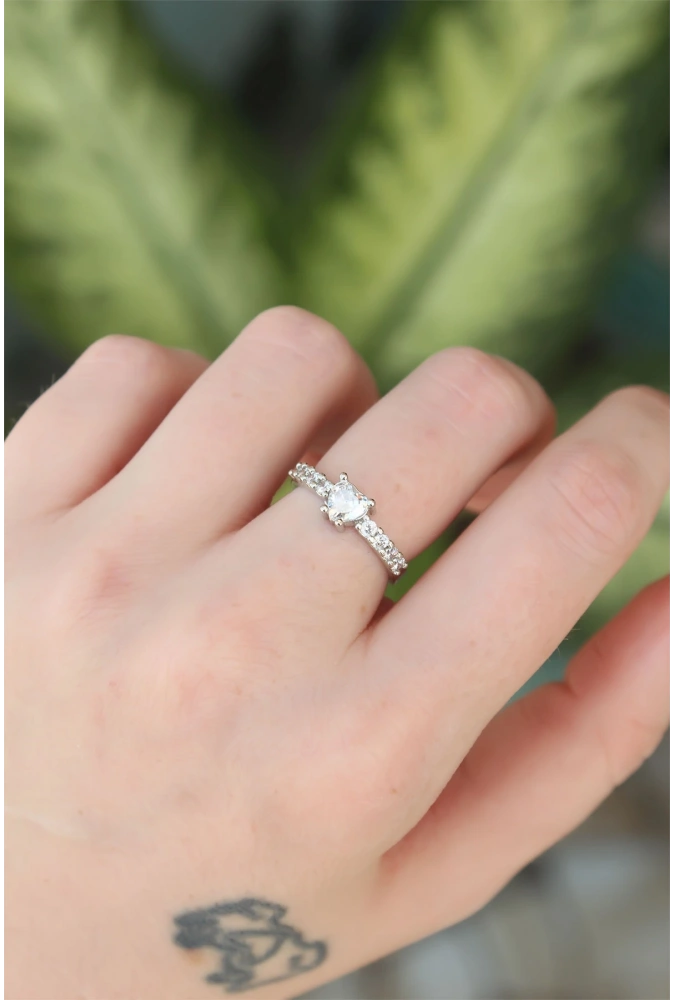 Shoecide Pirinç Gümüş Renk Ayarlanabilir Zirkon Taşlı Minimal Kalp Yüzük