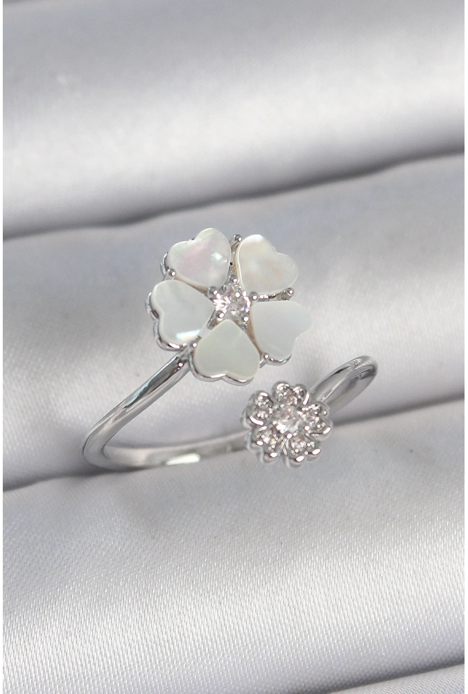 Shoecide Pirinç Gümüş Renk Beyaz Mineli Çiçek Model Zirkon Taş Detay Kadın Yüzük