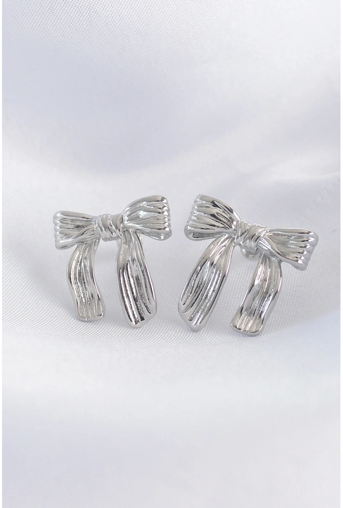 Shoecide Pirinç Gümüş Renk Çizgi Detay Fiyonk Küpe