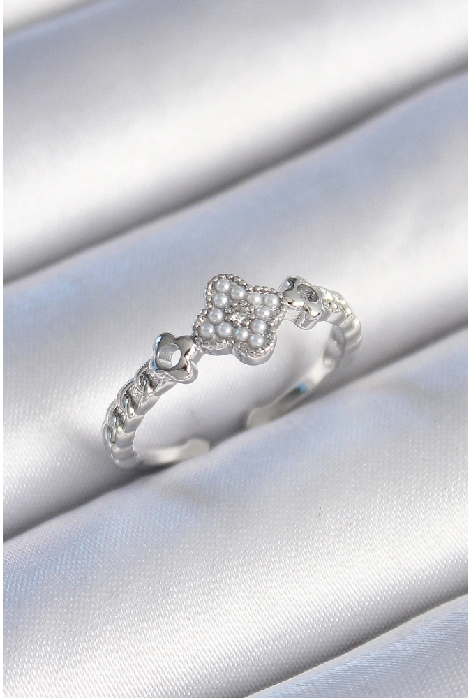 Shoecide Pirinç Gümüş Renk İncili Yonca Model Zirkon Taş Detaylı Kadın Yüzük