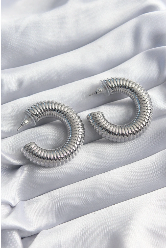 Shoecide Pirinç Gümüş Renk İşleme Halka Model Kadın Küpe