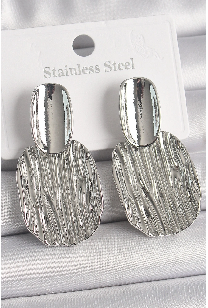 Shoecide Pirinç Gümüş Renk İşlemeli Kare Plaka Model Kadın Küpe