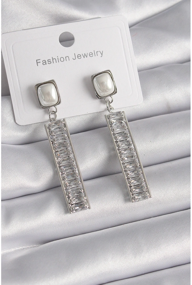 Shoecide Pirinç Gümüş Renk Kare İnci Zirkon Taşlı Su Yolu Model Kadın Küpe