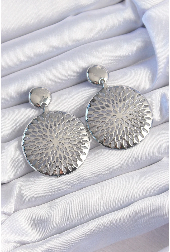 Shoecide Pirinç Gümüş Renk Oval İşlemeli Küpe