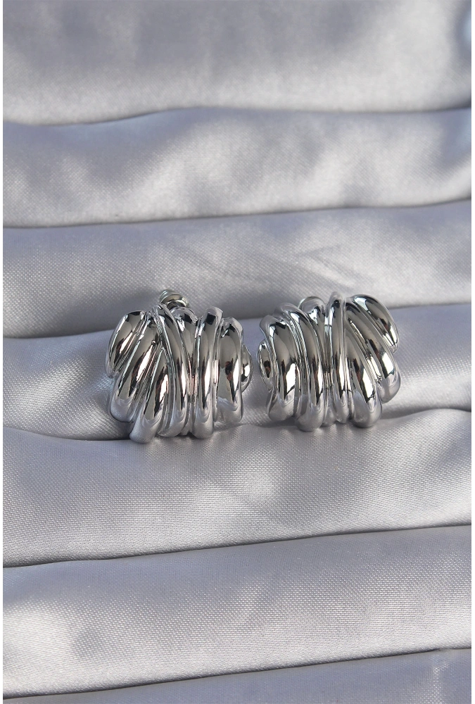 Shoecide Pirinç Gümüş Renk Tırtıklı Bombe Model Küpe