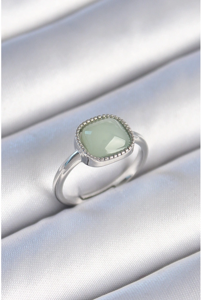 Shoecide Pirinç Gümüş Renk Yeşil Kare Mineli Kadın Yüzük