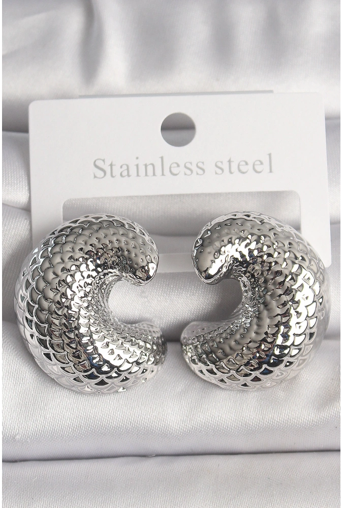 Shoecide Pirinç Gümüş Renk Yılan Sırtı İşlemeli Yarım Halka Model Kadın Küpe