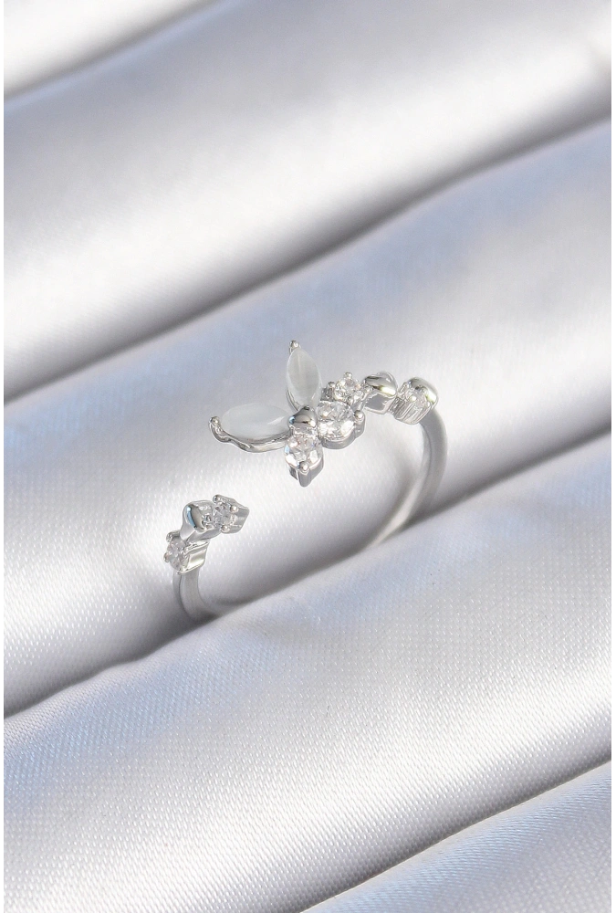 Shoecide Pirinç Gümüş Renk Zirkon Taş Detaylı Beyaz Mineli Kelebek Model Kadın Yüzük