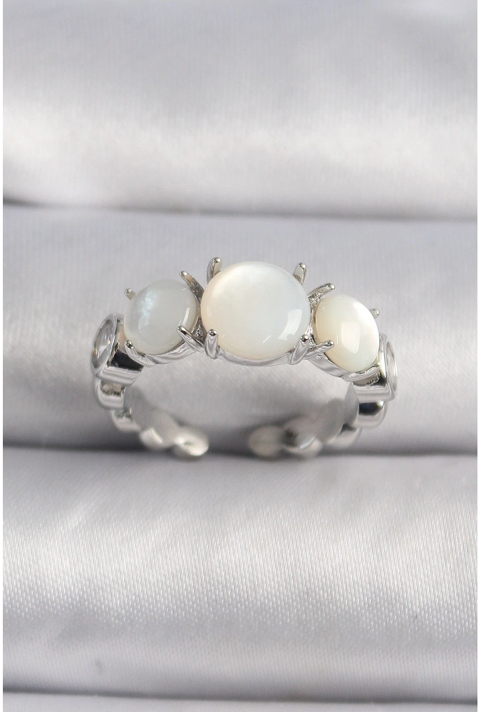 Shoecide Pirinç Gümüş Renk Zirkon Taş Detaylı Beyaz Sedefli Vıp Seri Kadın Yüzük