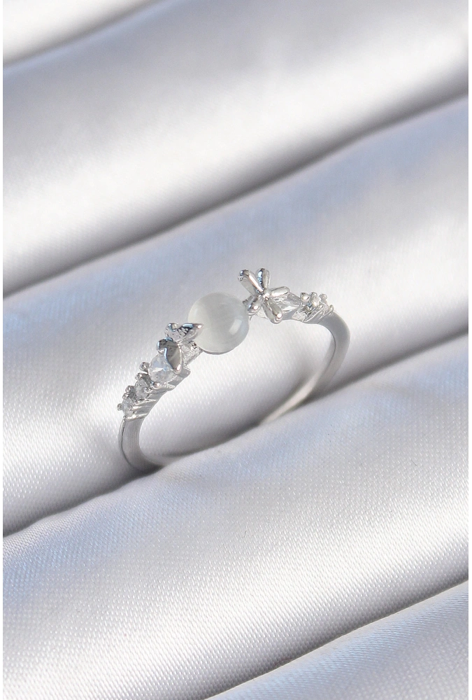 Shoecide Pirinç Gümüş Renk Zirkon Taşlı Beyaz Mineli Kelebek Detay Kadın Yüzük