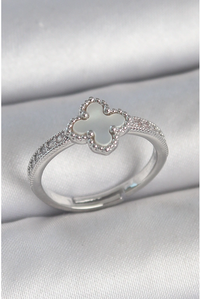 Shoecide Pirinç Gümüş Renk Zirkon Taşlı Beyaz Mineli Yonca Model Ayarlanabilir Kadın Yüzük