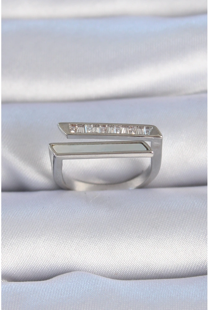 Shoecide Pirinç Gümüş Renk Zirkon Taşlı Beyaz Sedef Detay Kadın Yüzük