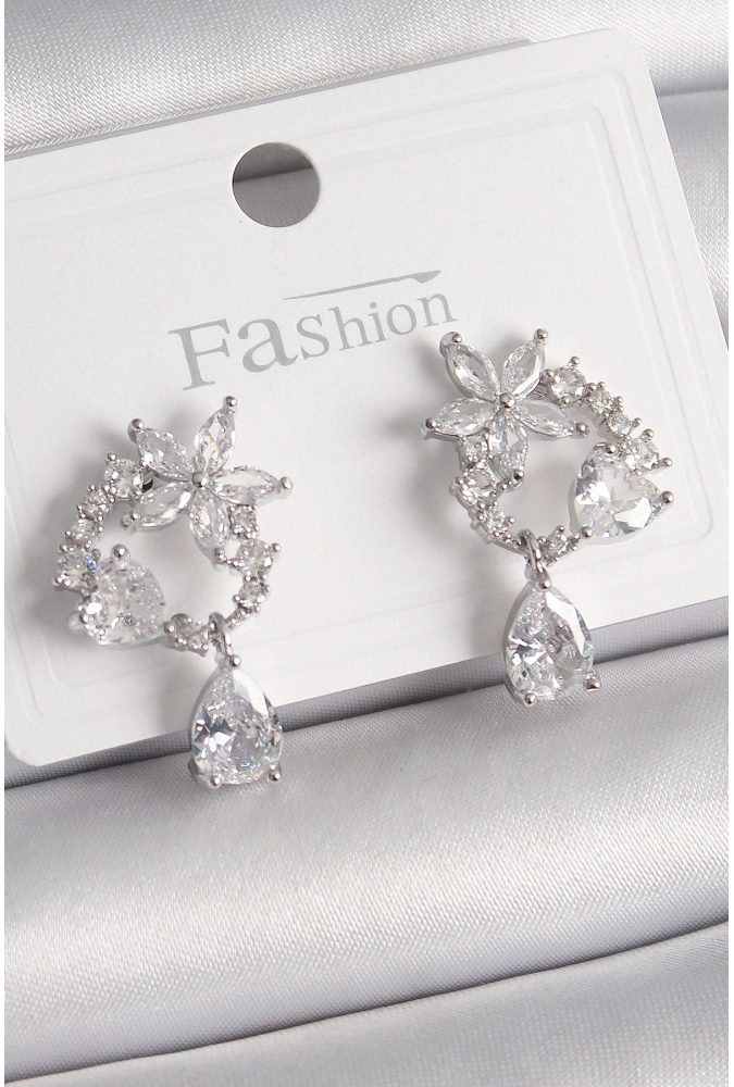Shoecide Pirinç Gümüş Renk Zirkon Taşlı Çiçek Model Sallantı Damla Detay Kadın Küpe
