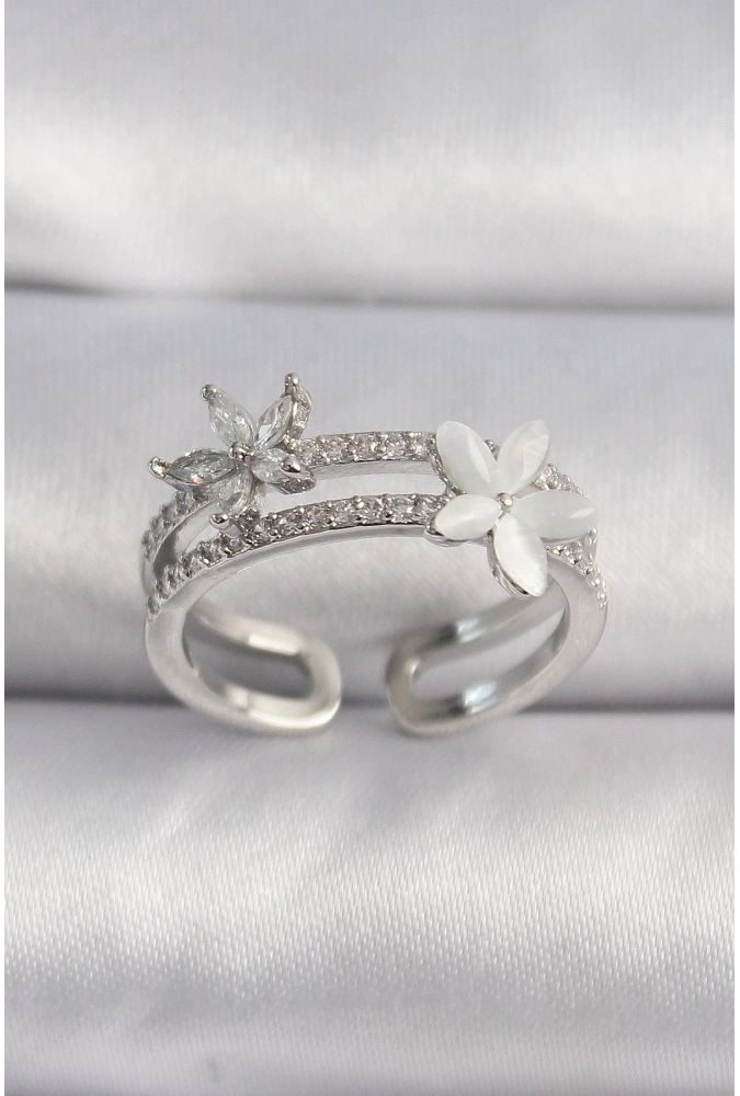 Shoecide Pirinç Gümüş Renk Zirkon Taşlı Çiçek Model Vıp Seri Kadın Yüzük