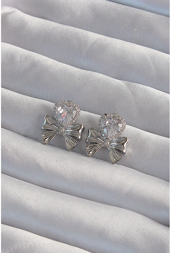 Shoecide Pirinç Gümüş Renk Zirkon Taşlı Kalp Model Fiyonk Küpe