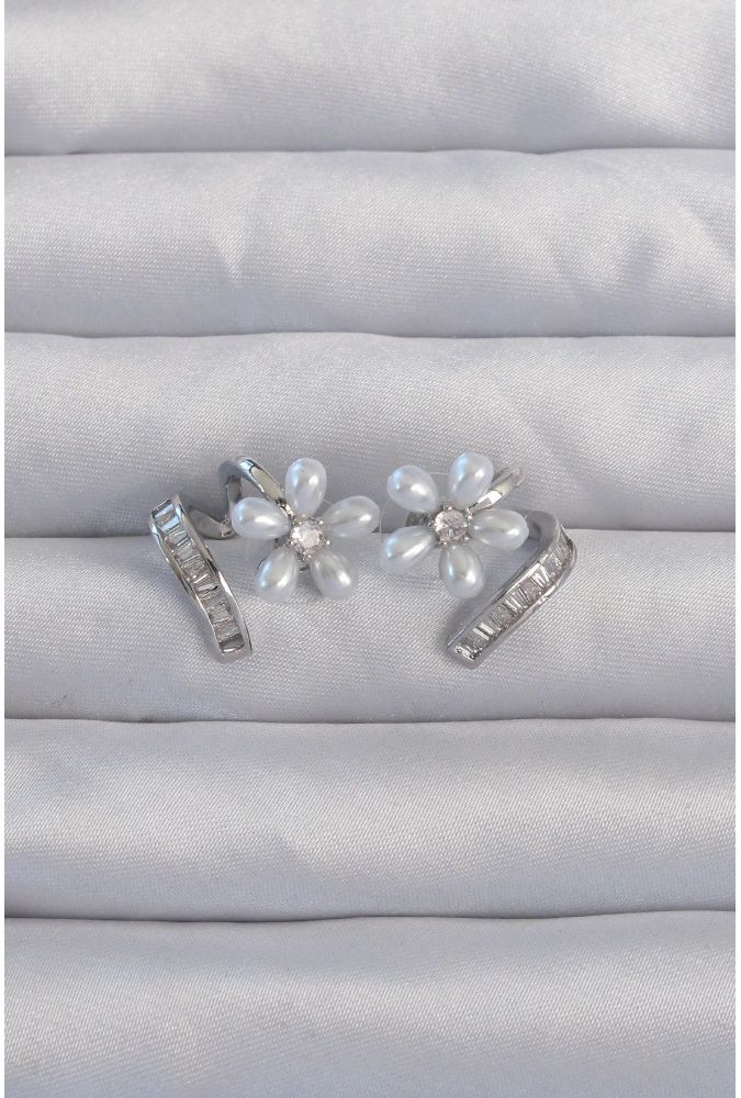 Shoecide Pirinç Gümüş Renk Zirkon Taşlı Kıvrımlı İnci Çiçek Küpe