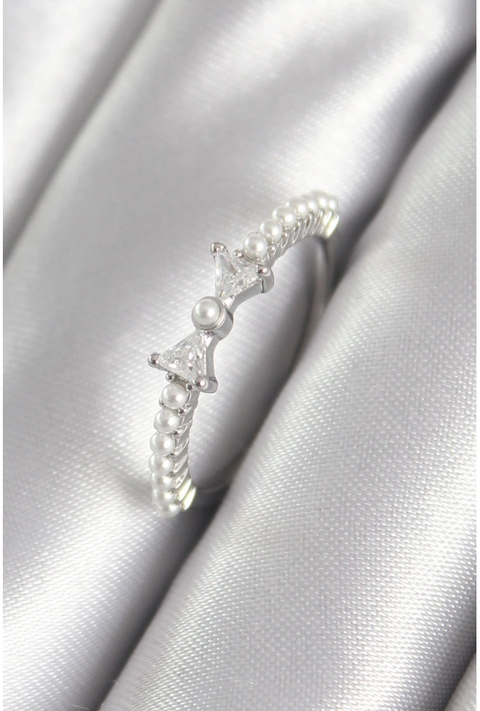 Shoecide Pirinç Gümüş Renk Zirkon Taşlı Kurdele Model İnci Detay Kadın Yüzük