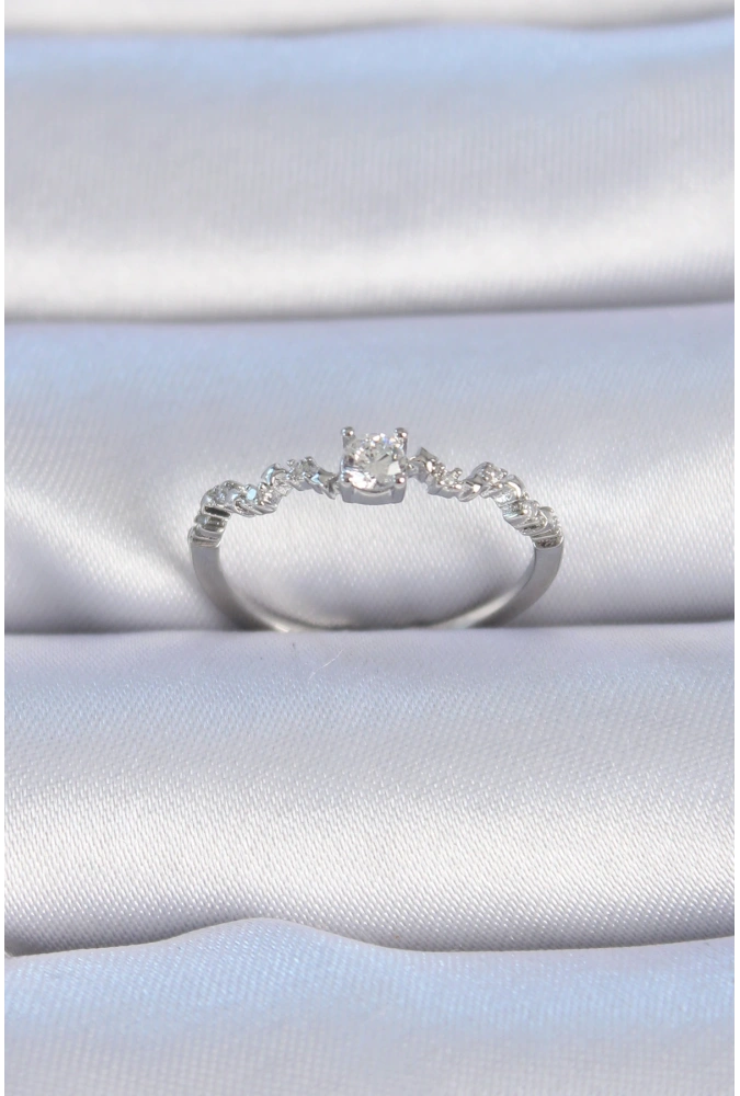 Shoecide Pirinç Gümüş Renk Zirkon Taşlı Tek Taş Model Kadın Yüzük