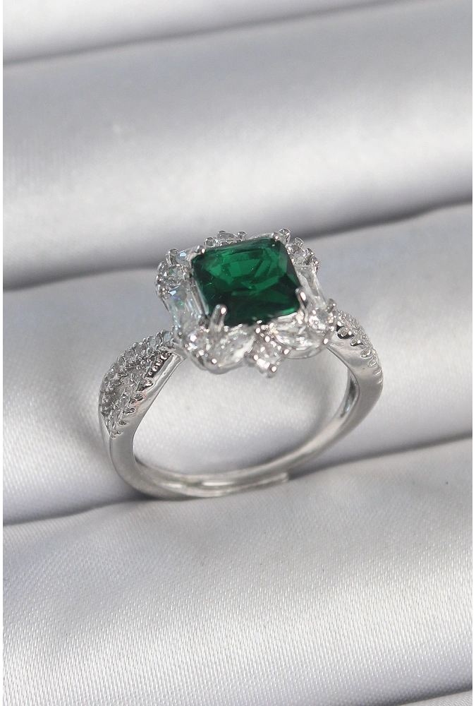 Shoecide Pirinç Gümüş Renk Zirkon Taşlı Yeşil Tektaş Model Kadın Yüzük