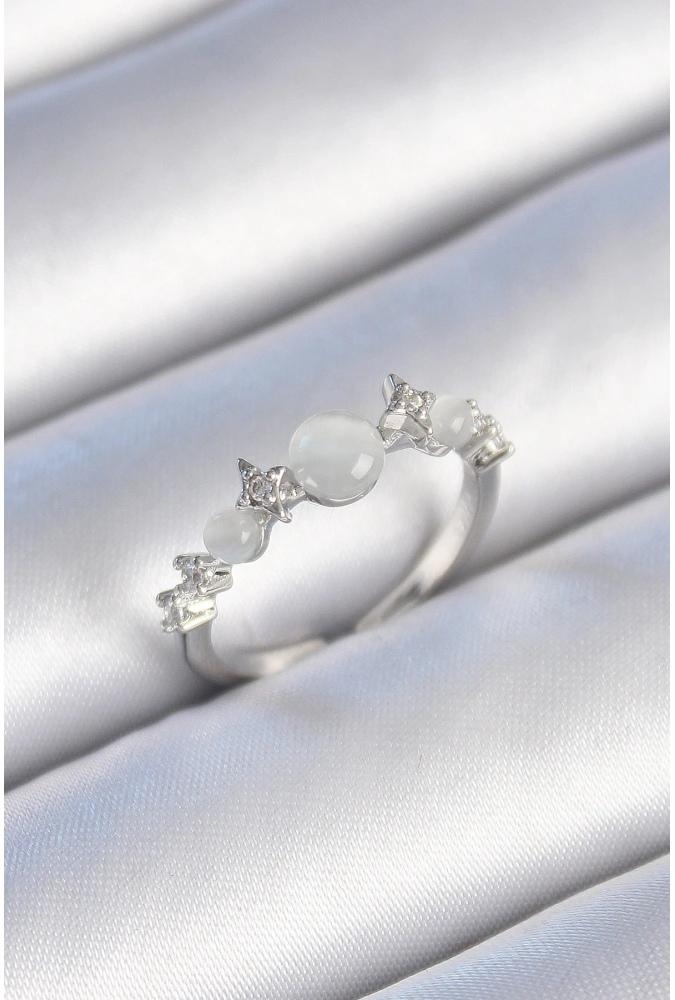 Shoecide Pirinç Gümüş Renk Zirkon Taşlı Yıldız Detay Beyaz Mineli Kadın Yüzük