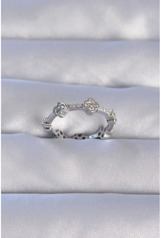 Shoecide Pirinç Gümüş Renk Zirkon Taşlı Yonca Model Ayarlanabilir Yüzük