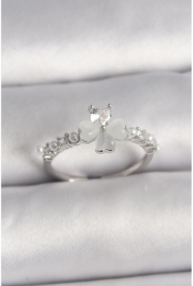 Shoecide Pirinç Gümüş Renk Zirkon Taşlı Yonca Model İnci Detay Ayarlanabilir Yüzük