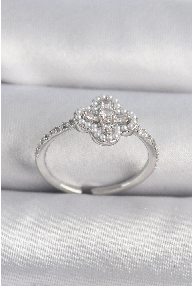 Shoecide Pirinç Gümüş Renk Zirkon Taşlı Yonca Model İnci Detay Kadın Yüzük