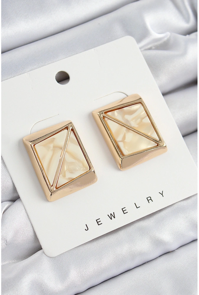 Shoecide Pirinç Krem Üçgen Kesim Detaylı Kare Model Vintage Gold Renk Kadın Küpe