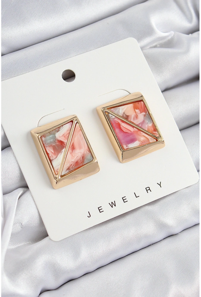 Shoecide Pirinç Pembe Üçgen Kesim Detaylı Kare Model Vintage Gold Renk Kadın Küpe