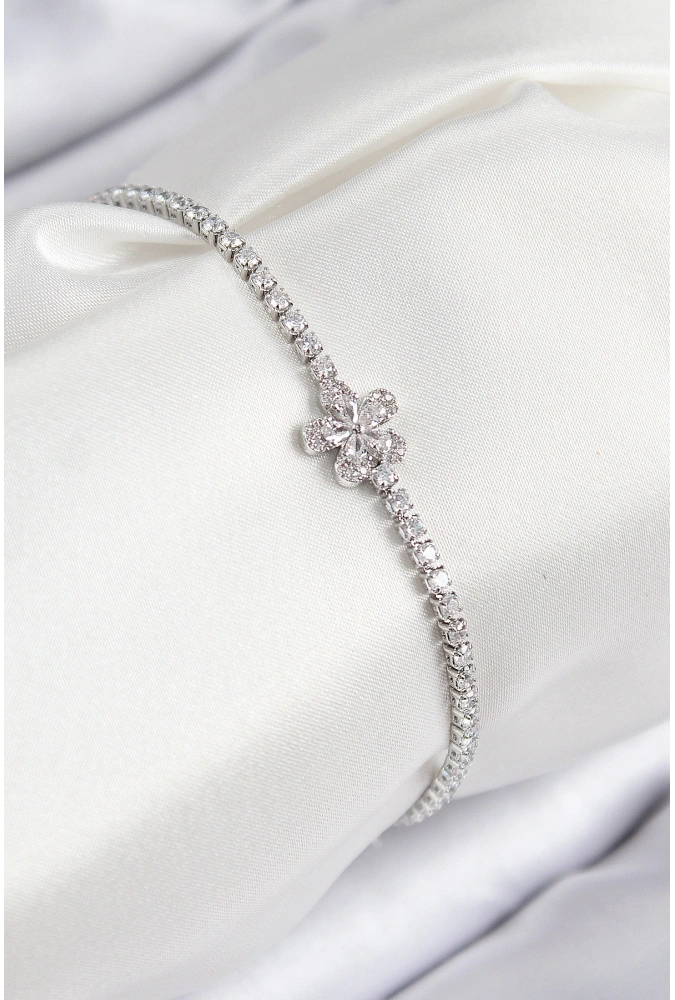 Shoecide Pirinç Zirkon Taşlı Çiçek Model Gümüş Renk Kadın Bileklik