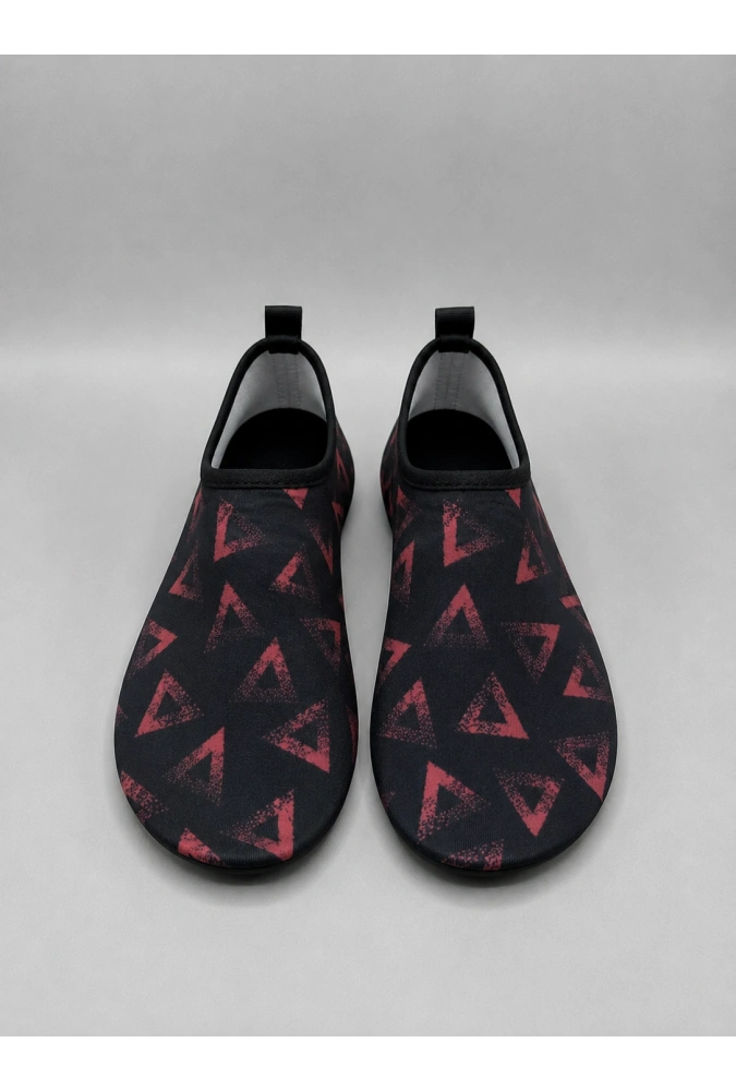Shoecide Siyah Kırmızı Üçgen Desen Erkek Deniz Ayakkabısı – Hafif, Kaydırmaz, Hızlı Kuruyan Aqua Shoes