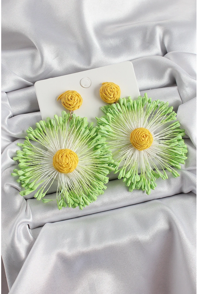 Shoecide Yeşil Püsküllü Papatya Figürlü Hasır Örgü Model Gold Renk Kadın Küpe