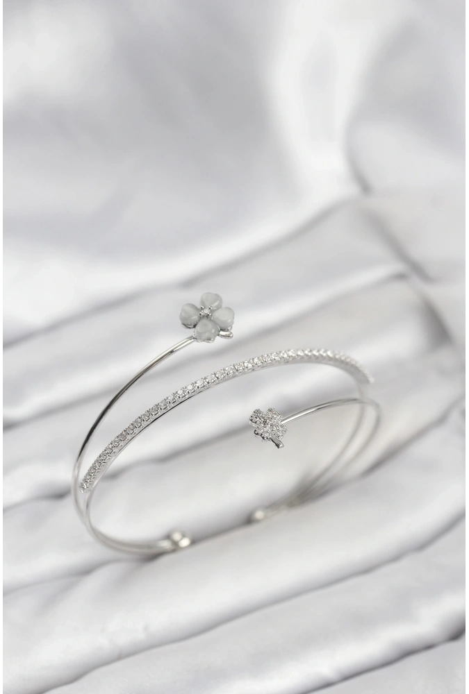 Shoecide Yonca Çiçek Model Pirinç Gümüş Renk Kadın Bileklik