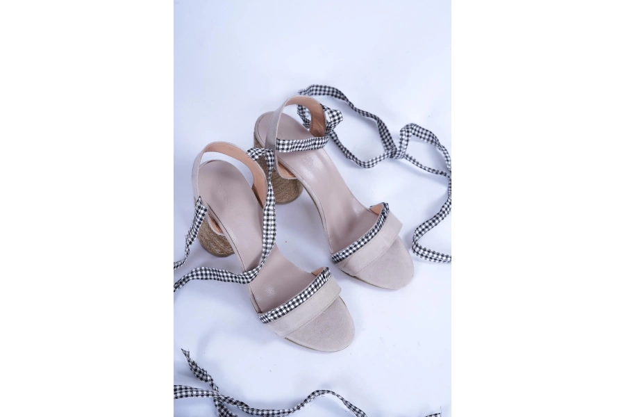 Shoecide Kadın Ten Süet Fırfırlı Detaylı Hasır Topuk Bilekten Bağlama  Ayakkabı