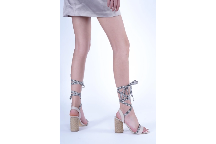 Shoecide Kadın Ten Süet Fırfırlı Detaylı Hasır Topuk Bilekten Bağlama  Ayakkabı