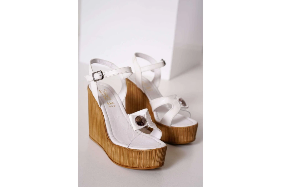 Shoecide Kadın Beyaz Şeffaf Bant Düğme Detaylı Yüksek Dolgu Taban Sandalet & Ayakkabı Mb-03