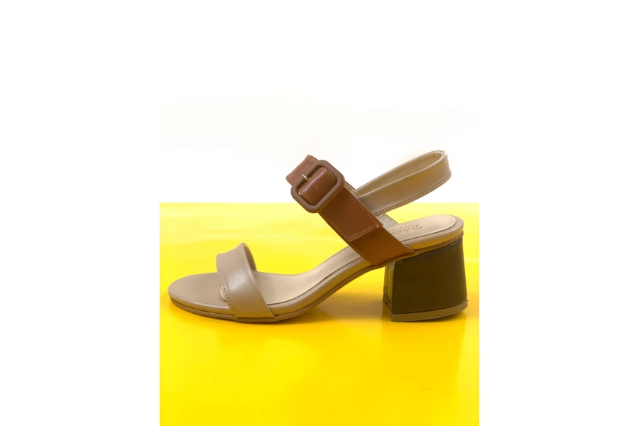 Shoecide Kadın Kahverengi Renkli Toka Detaylı Sandalet