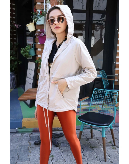 Kapüşonlu Kordonlu Yağmurluk- BEJ