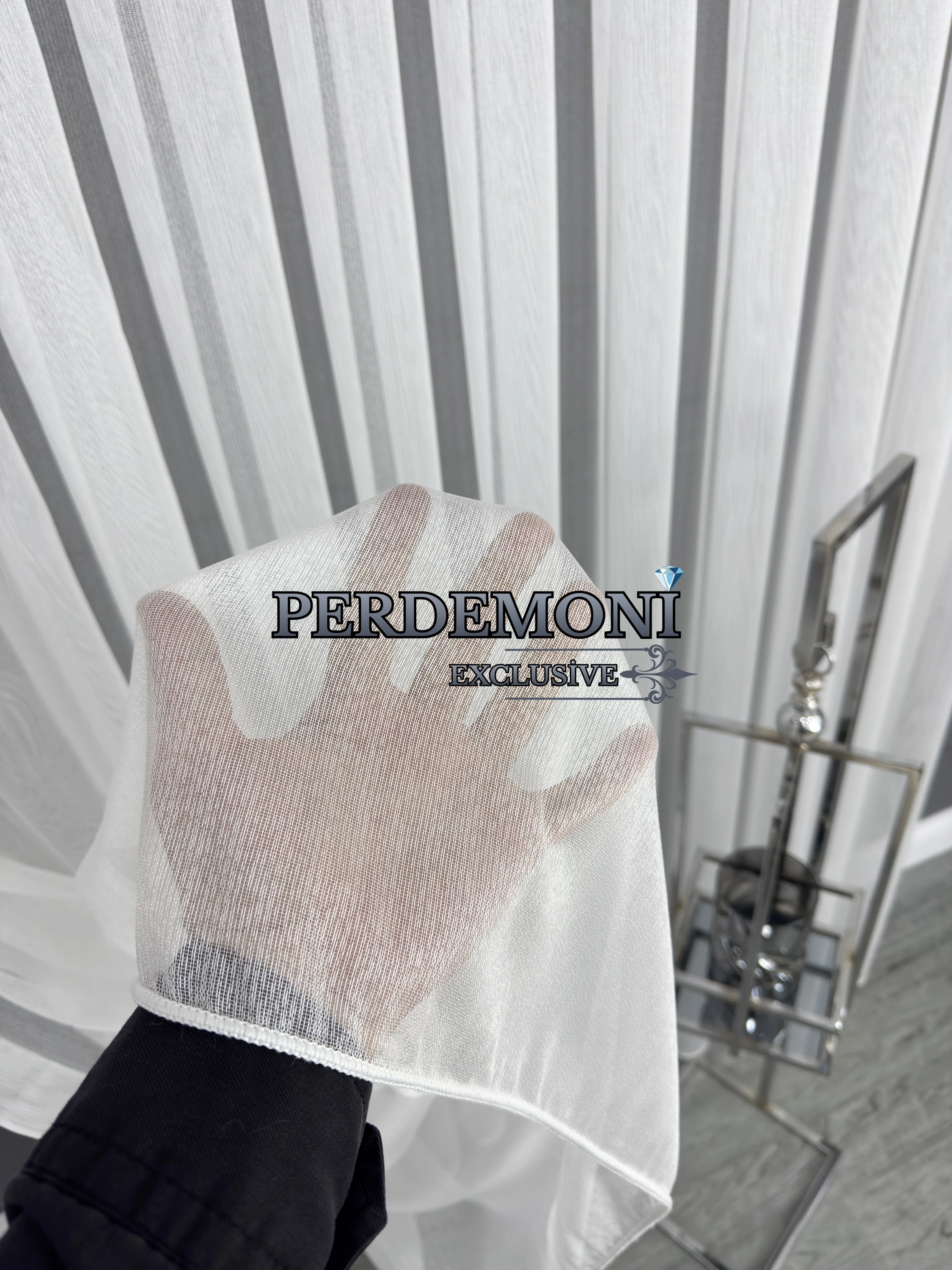 Zümrüt Desen İnce ve Zarif Evlerinizi Ferahlatıcak Tül Perde