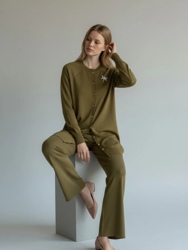 İNVEE Broş Detaylı Triko Hırka - Yağ Yeşili