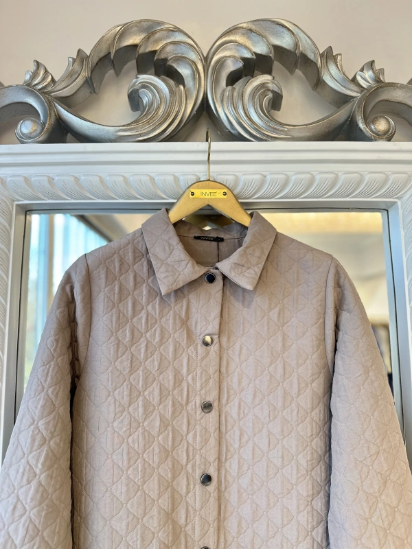 İNVEE Cepli Kapitone Uzun Ceket - Bej