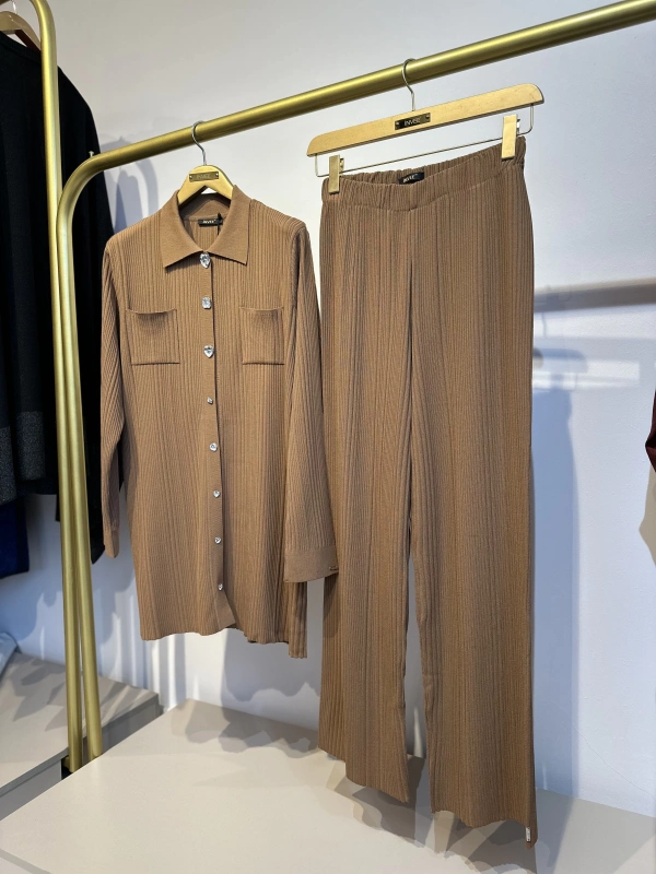 İNVEE Kalp Düğmeli Triko Takım - Toprak