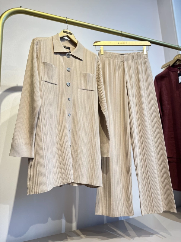 İNVEE Kalp Düğmeli Triko Takım - Bej